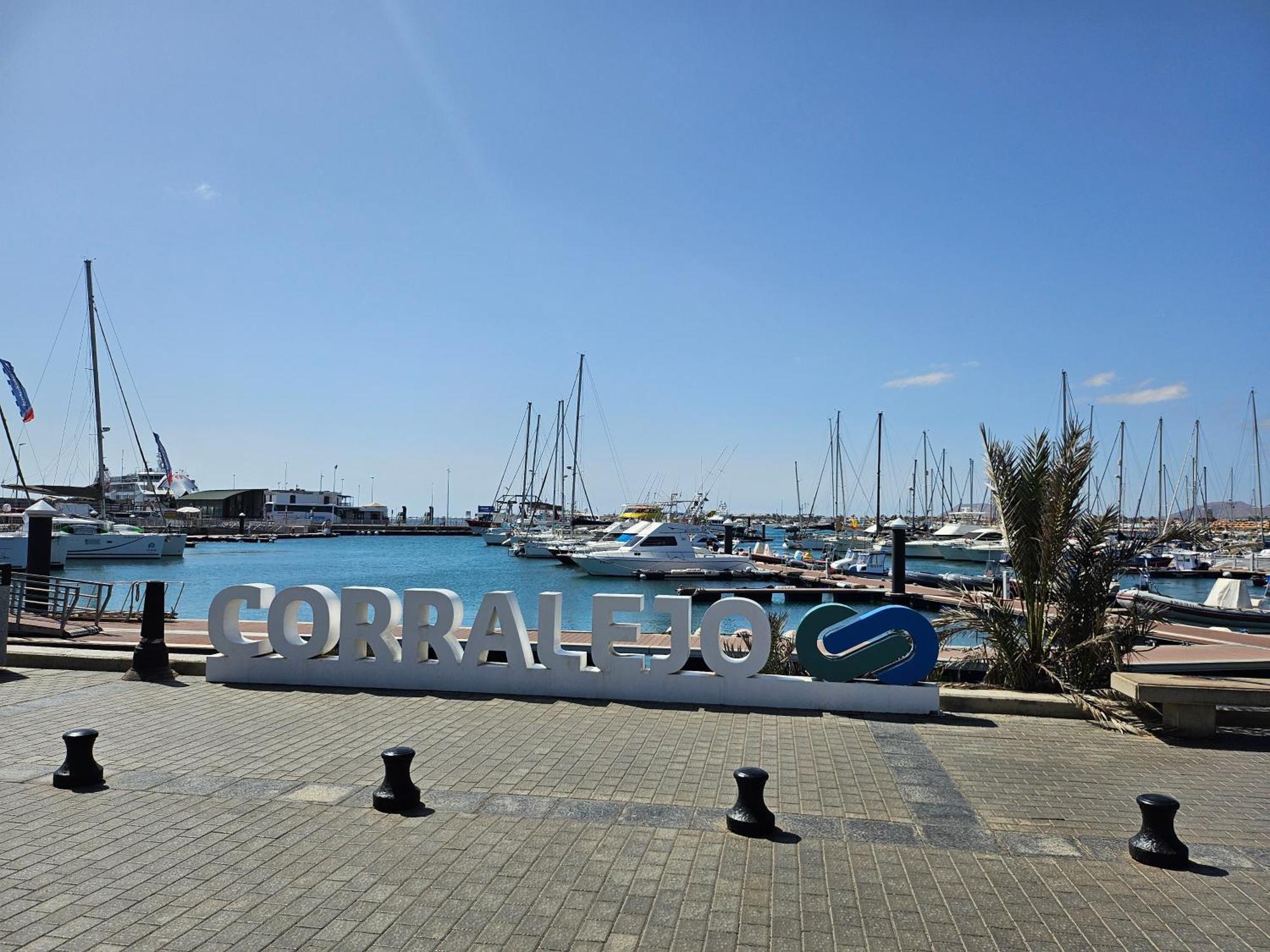 Corralejo Coliving By Amazzzing Travel Hostel Екстериор снимка