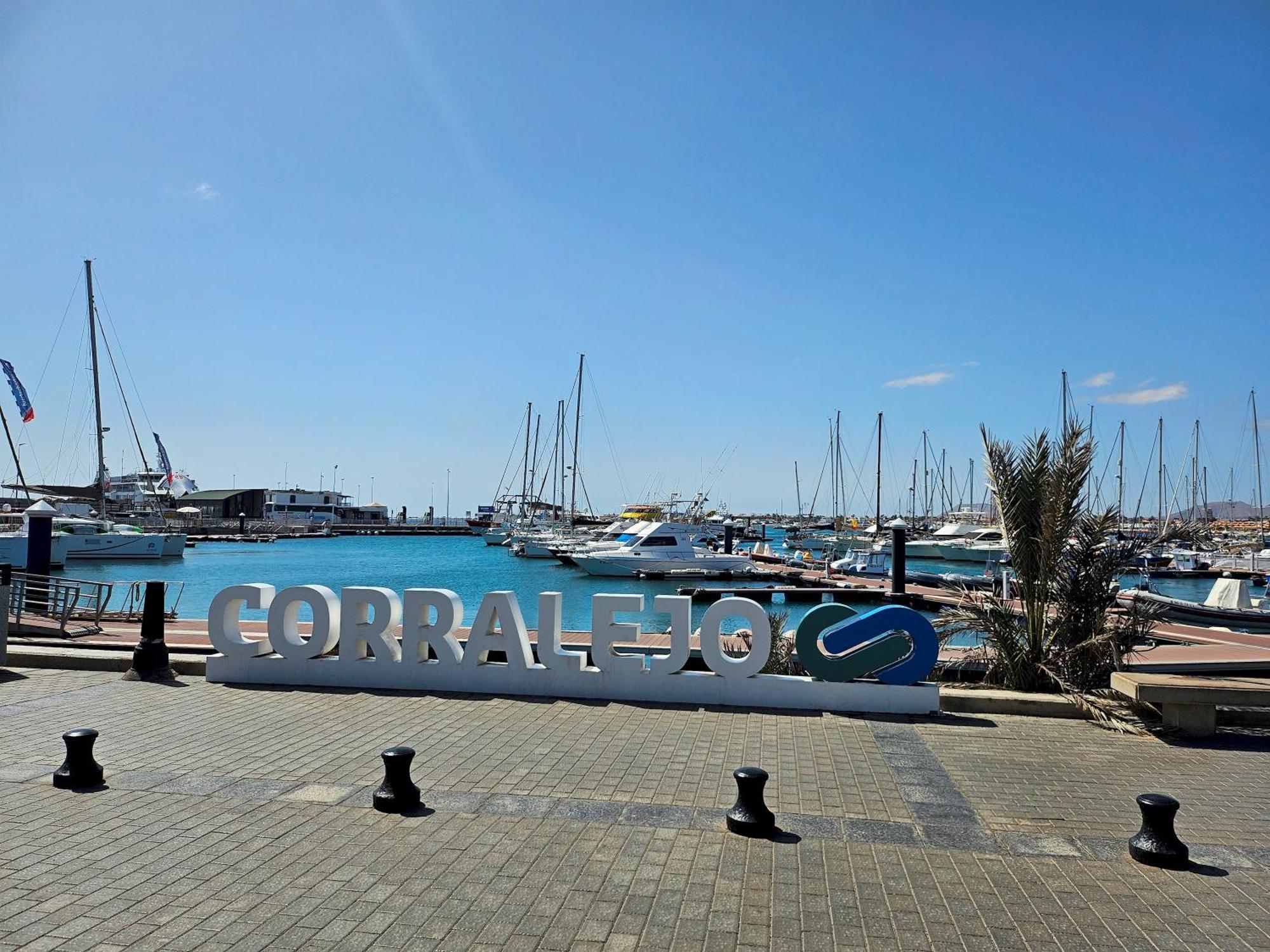 Corralejo Coliving By Amazzzing Travel Hostel Екстериор снимка